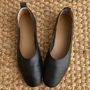 Everlane The Day Glove Shoe in Black. Made in Italy. Size 11